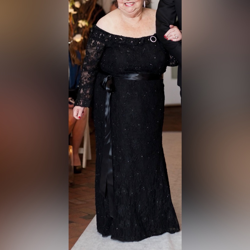 Woman’s Custom made Black Lace Fully lined, beaded Sequined Gown. Size 2X